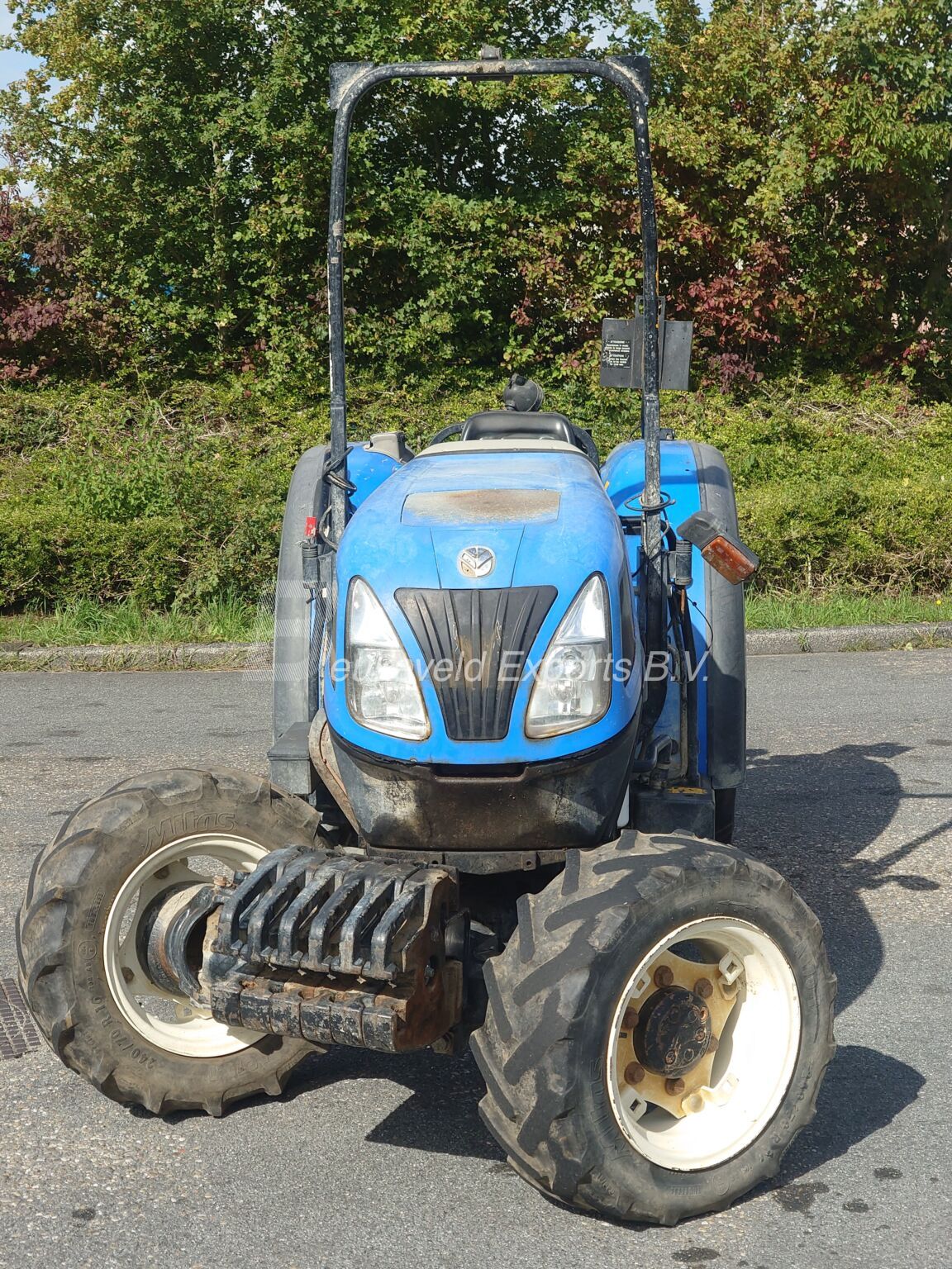 New Holland T4030 Turbo Fruttero ROPS (9)