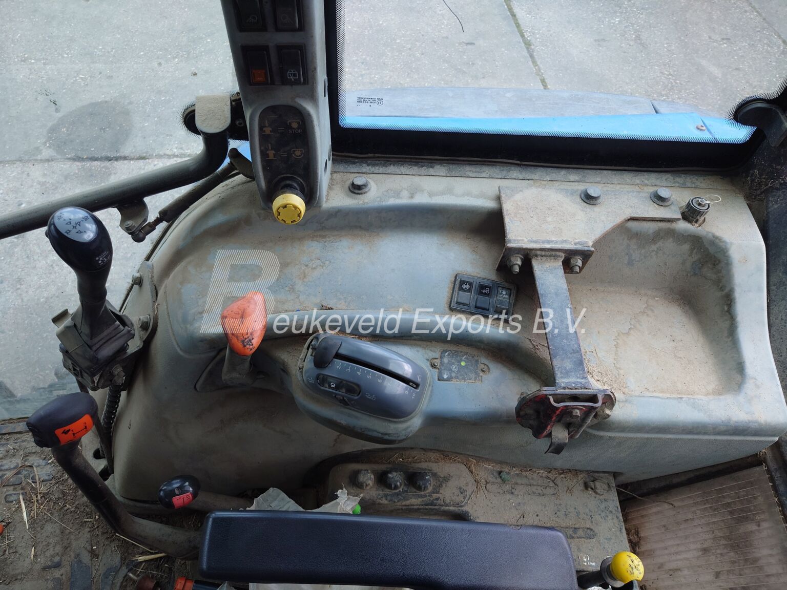 New Holland T5070 (9)