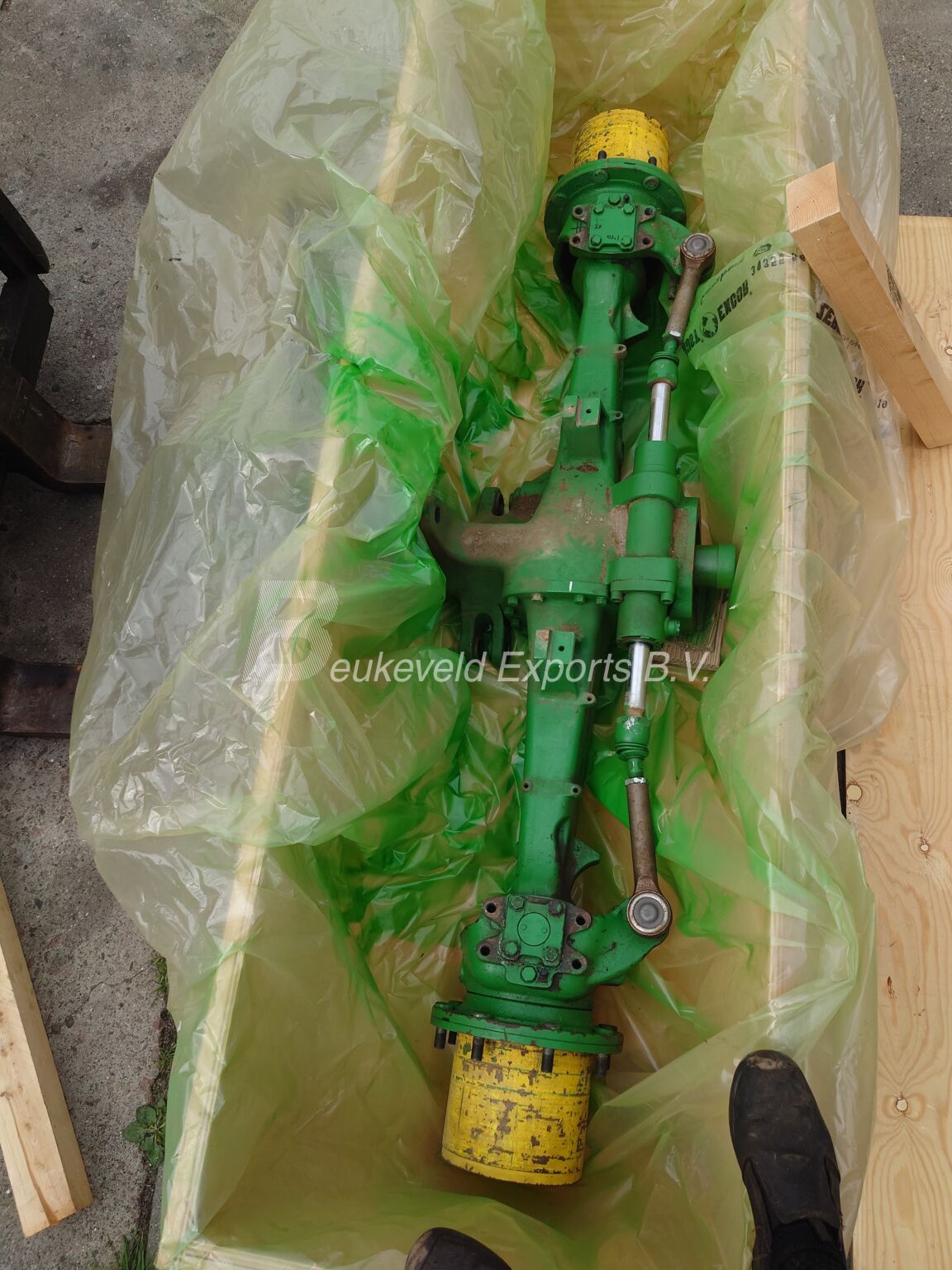 Used John Deere Front Axle AL227553 (1)