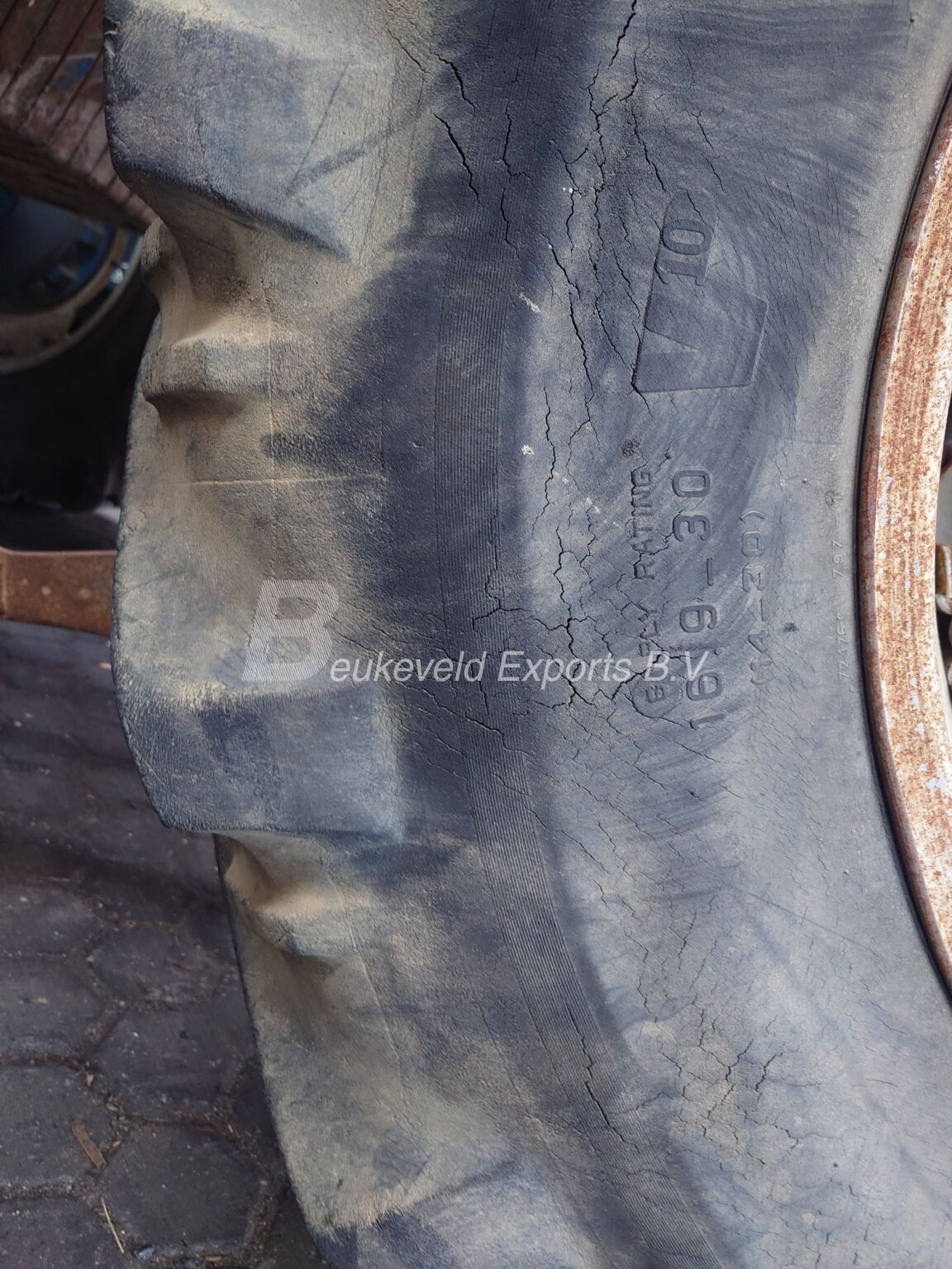 Massey Ferguson MF 168 extremely low hours (4)