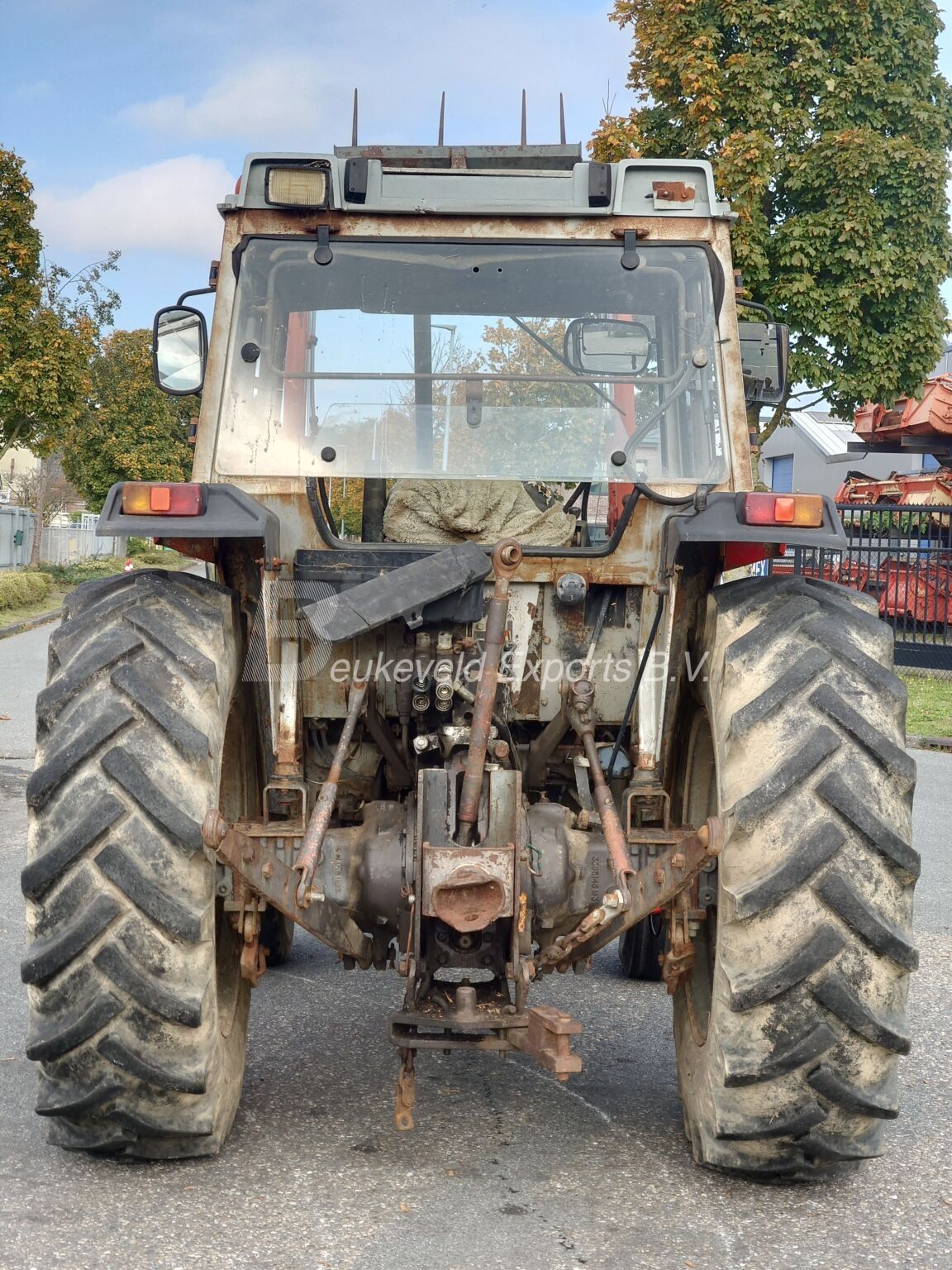 Massey Ferguson MF 365 2wd with frontloader (6)