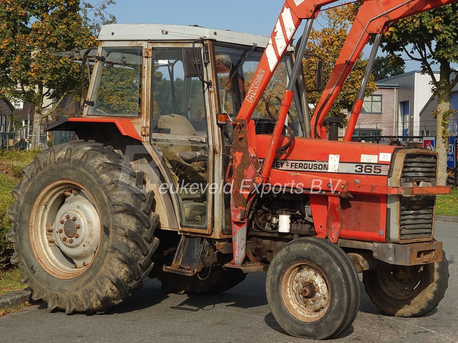 Massey Ferguson MF 365 2wd with frontloader (71)