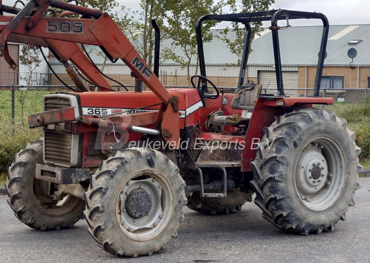 Massey Ferguson MF 365 4×4 cabrio with frontloader (101)