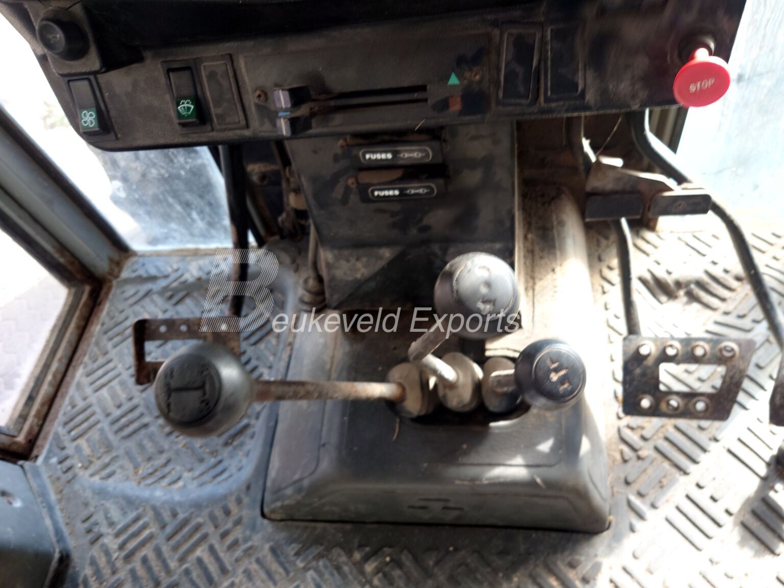 Massey Ferguson MF390 synchro 12 4X4 (4)