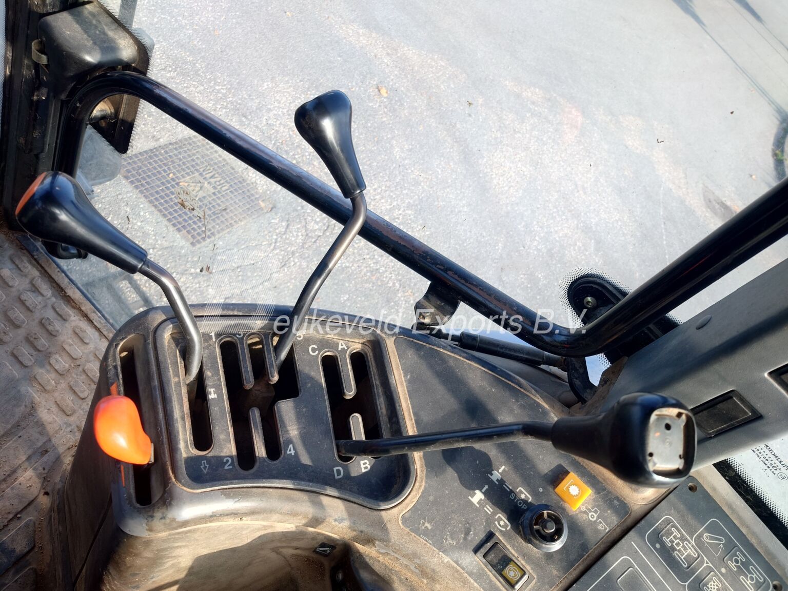 New Holland TM 115 Classic Synchro Command (6)