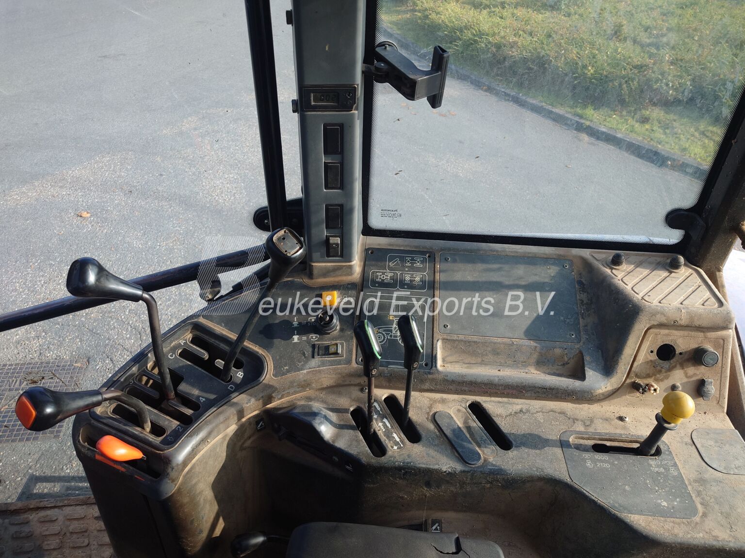 New Holland TM 115 Classic Synchro Command (8)
