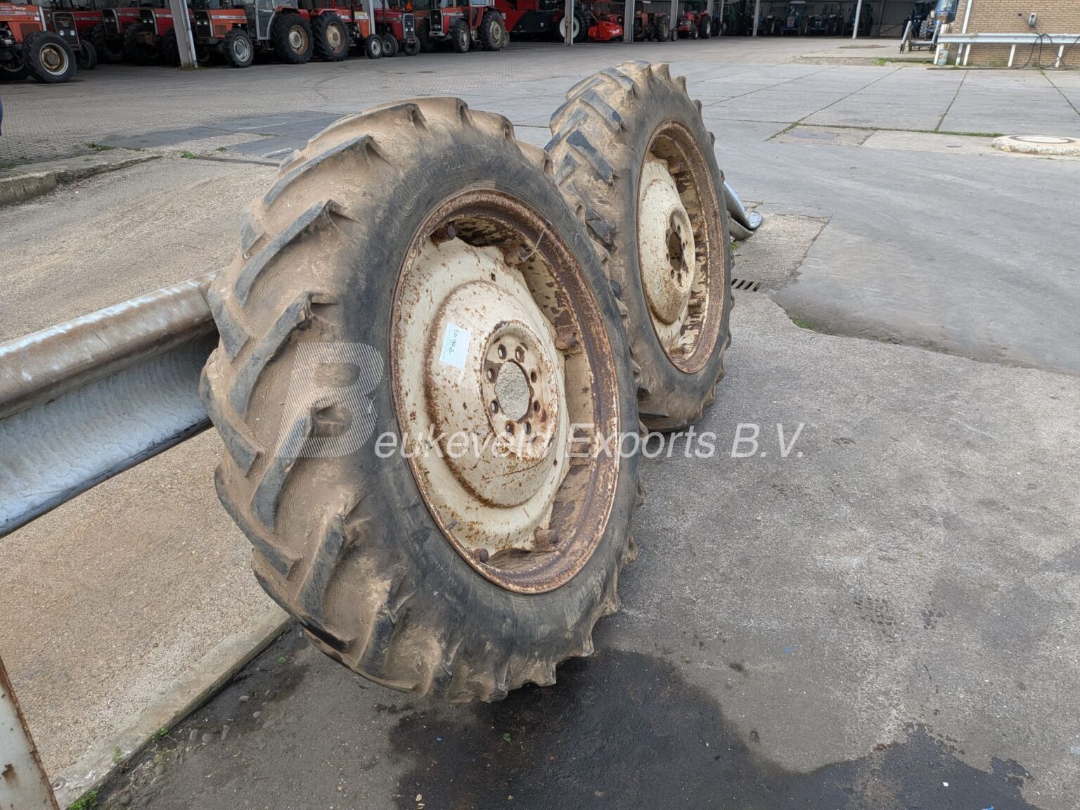 Used Continental Wheels 12.4R36 (1)