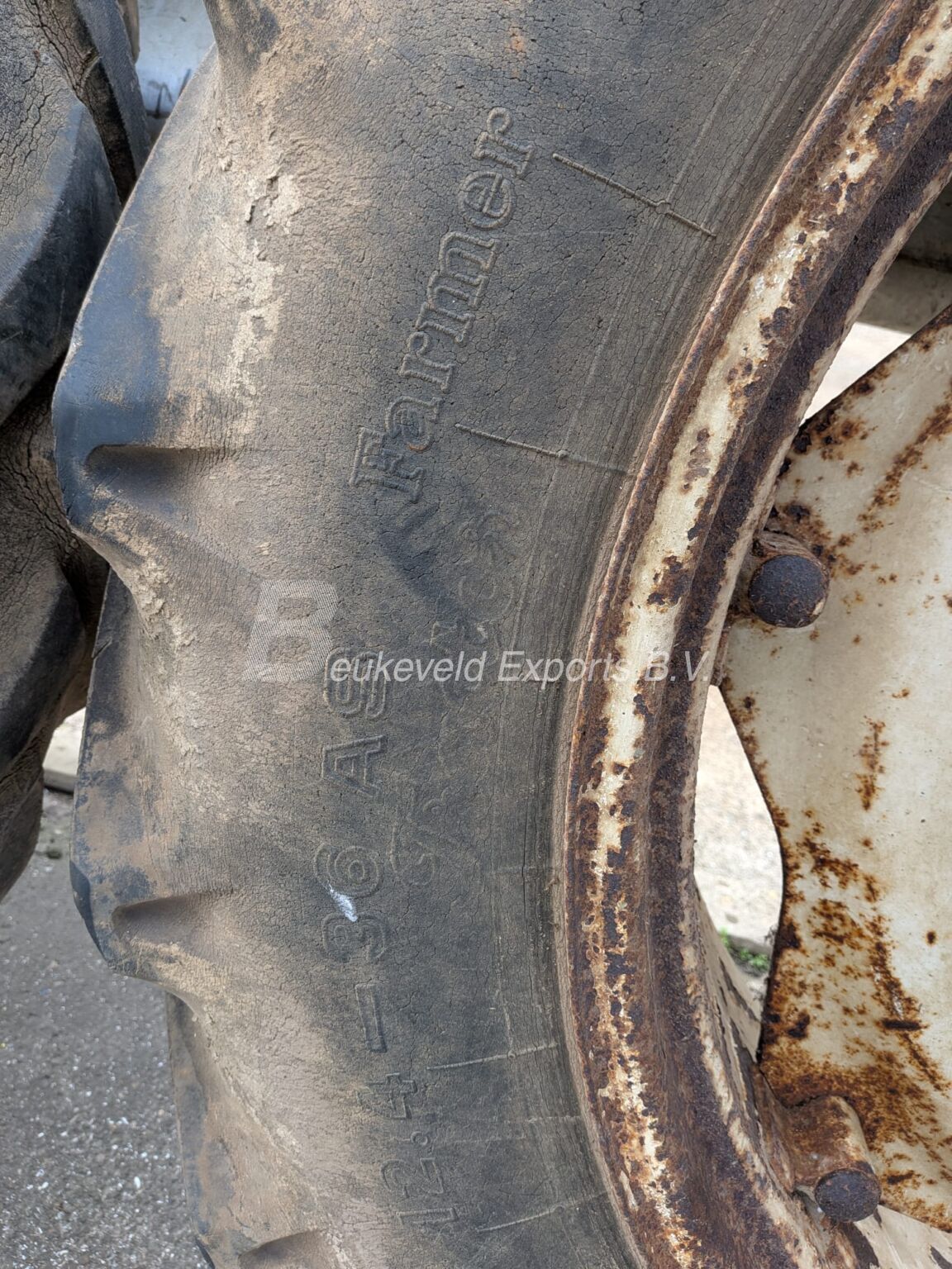 Used Continental Wheels 12.4R36 (4)