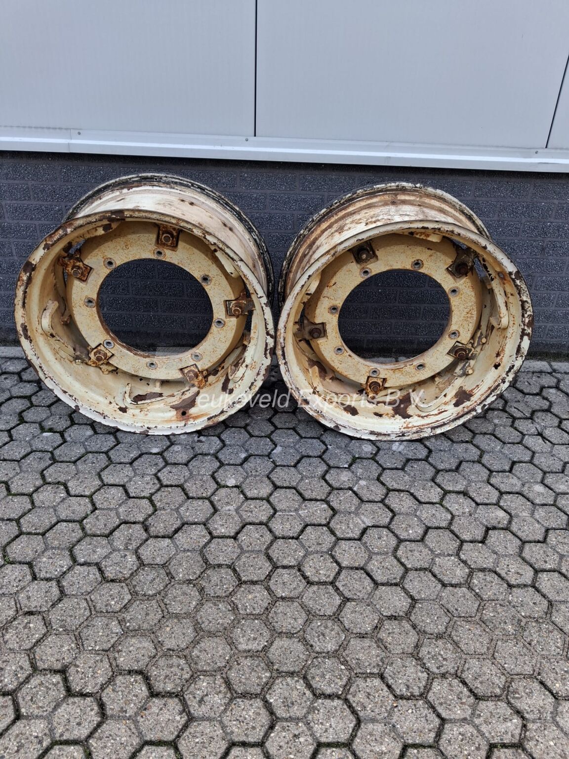 Used Rims 13×28 adjustable (1)