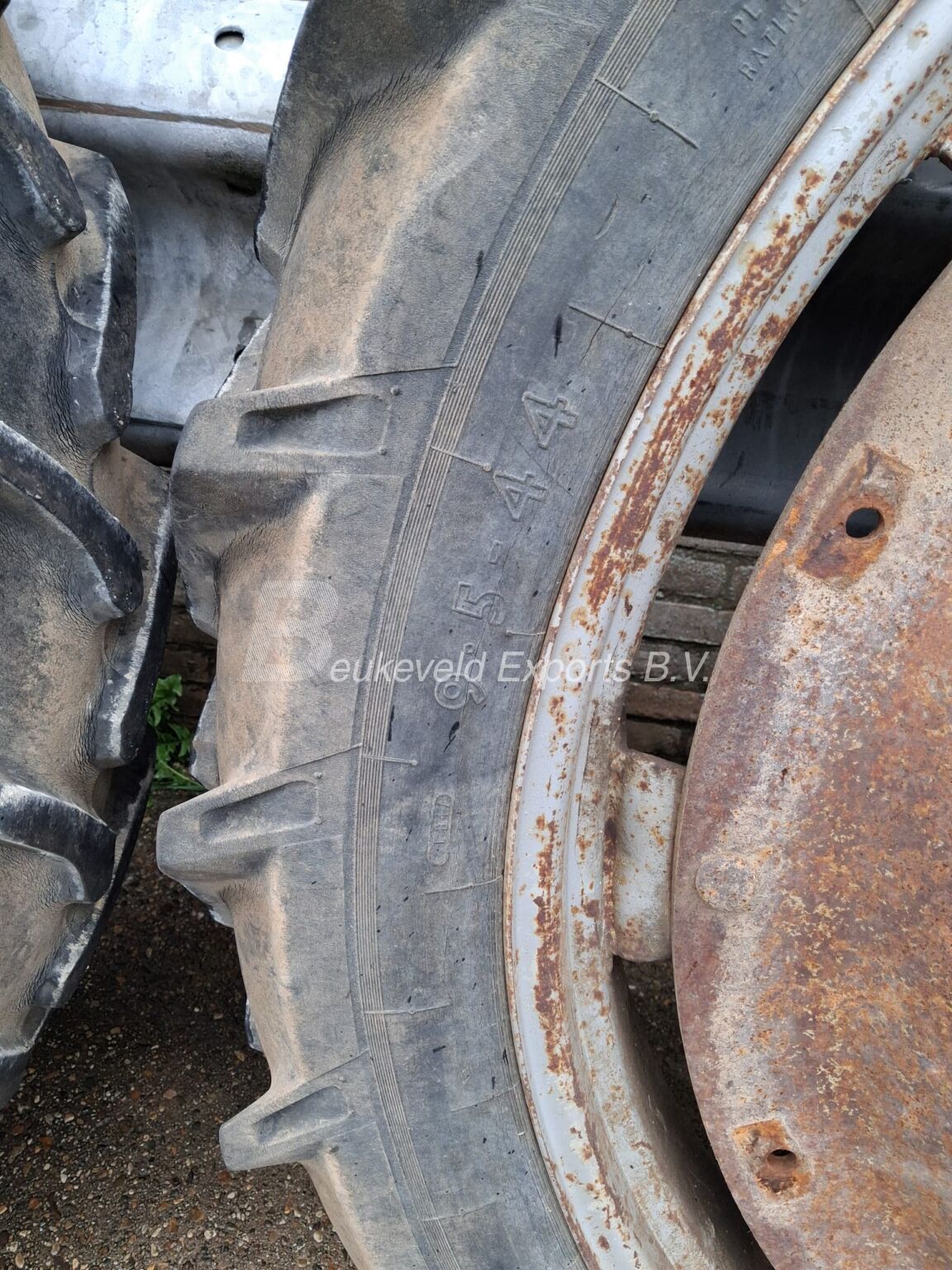 Used set Dunlop 9.5R44 wheels (2)